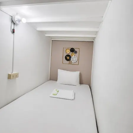Transient House Near Bgc & Sm Aura