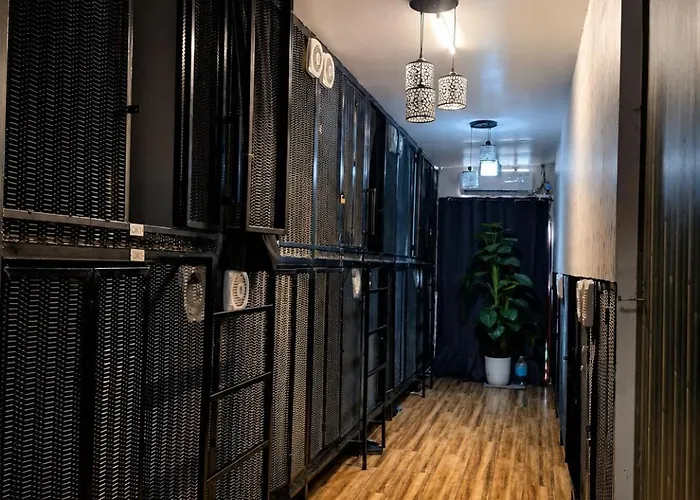 Transient House Near Bgc & Sm Aura